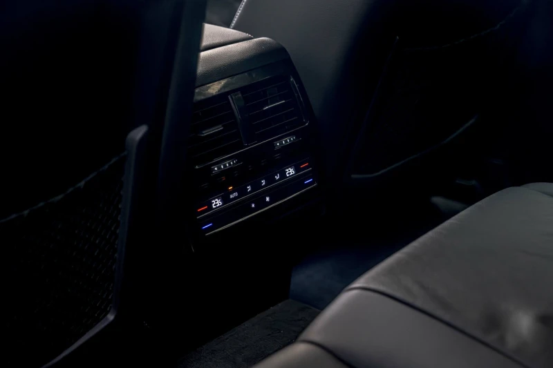 VW Touareg 3.0TDI/4Motion/Virtual/Камера/ACC/Lane Assist/Trai, снимка 9 - Автомобили и джипове - 53394241