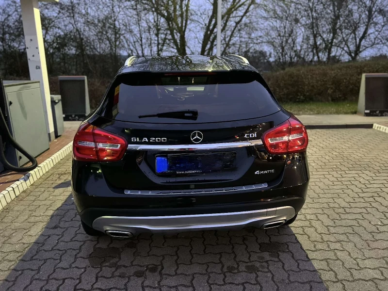 Mercedes-Benz GLA 200, снимка 4 - Автомобили и джипове - 53534744