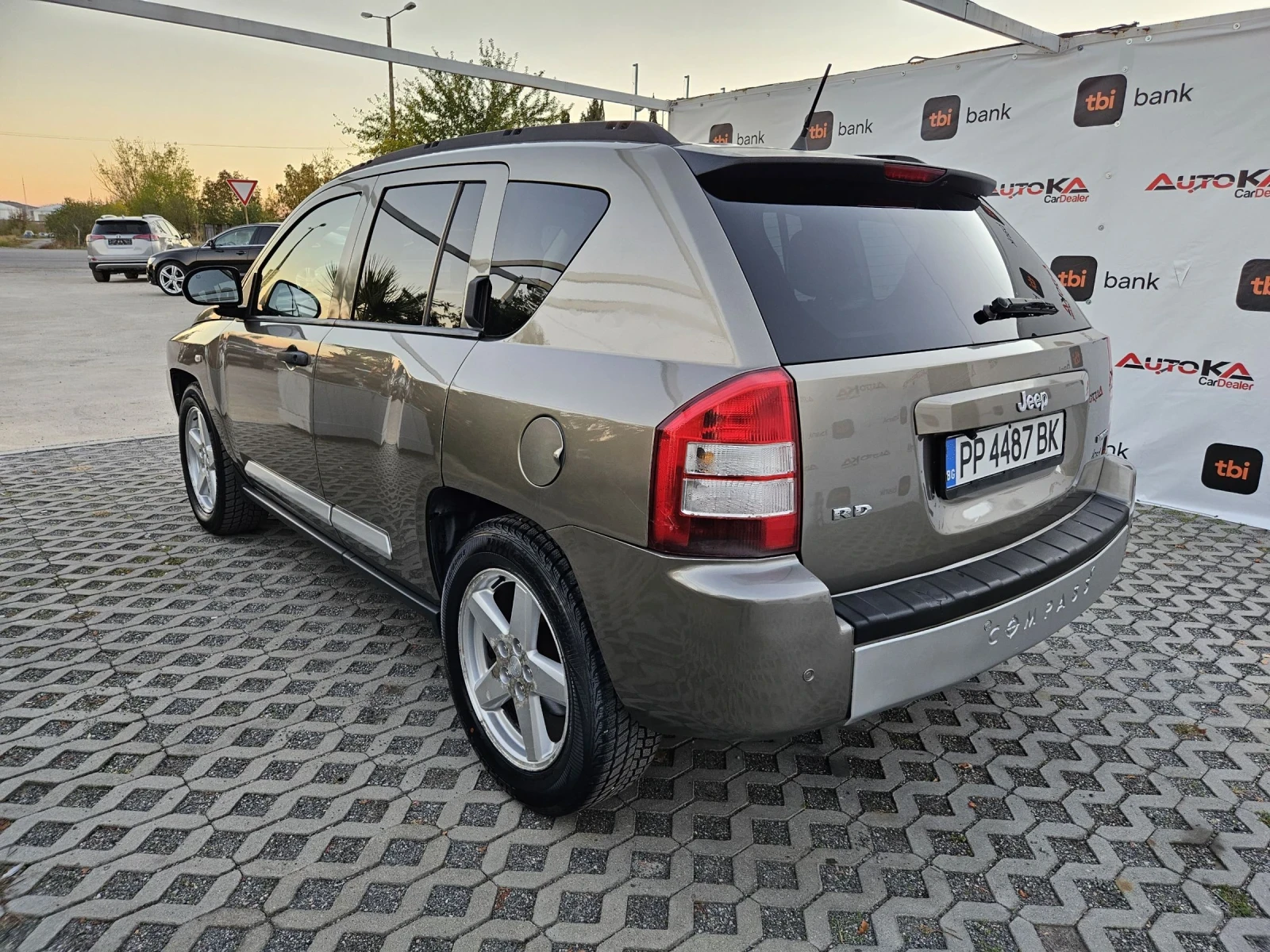 Jeep Compass 2.0CRD-140кс= 4x4= 6СКОРОСТИ= НАВИ= ПОДГРЕВ - изображение 5