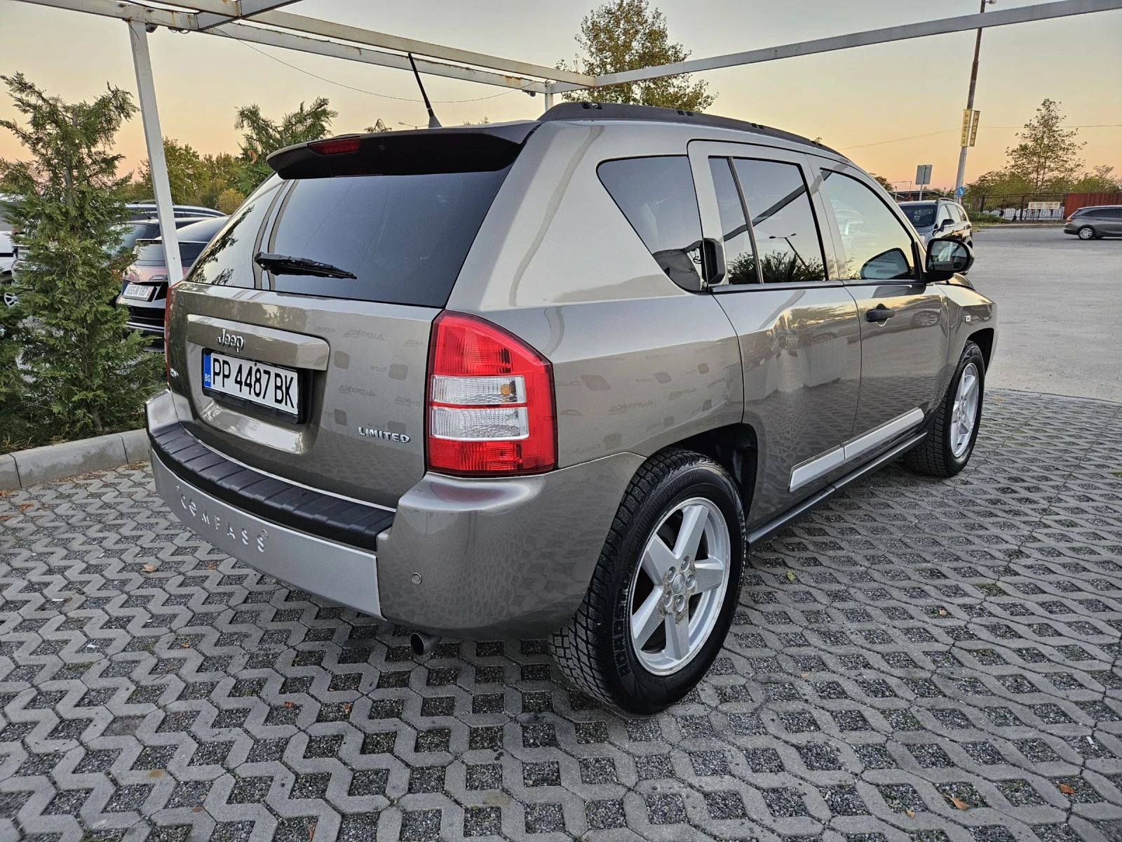 Jeep Compass 2.0CRD-140кс= 4x4= 6СКОРОСТИ= НАВИ= ПОДГРЕВ - изображение 3