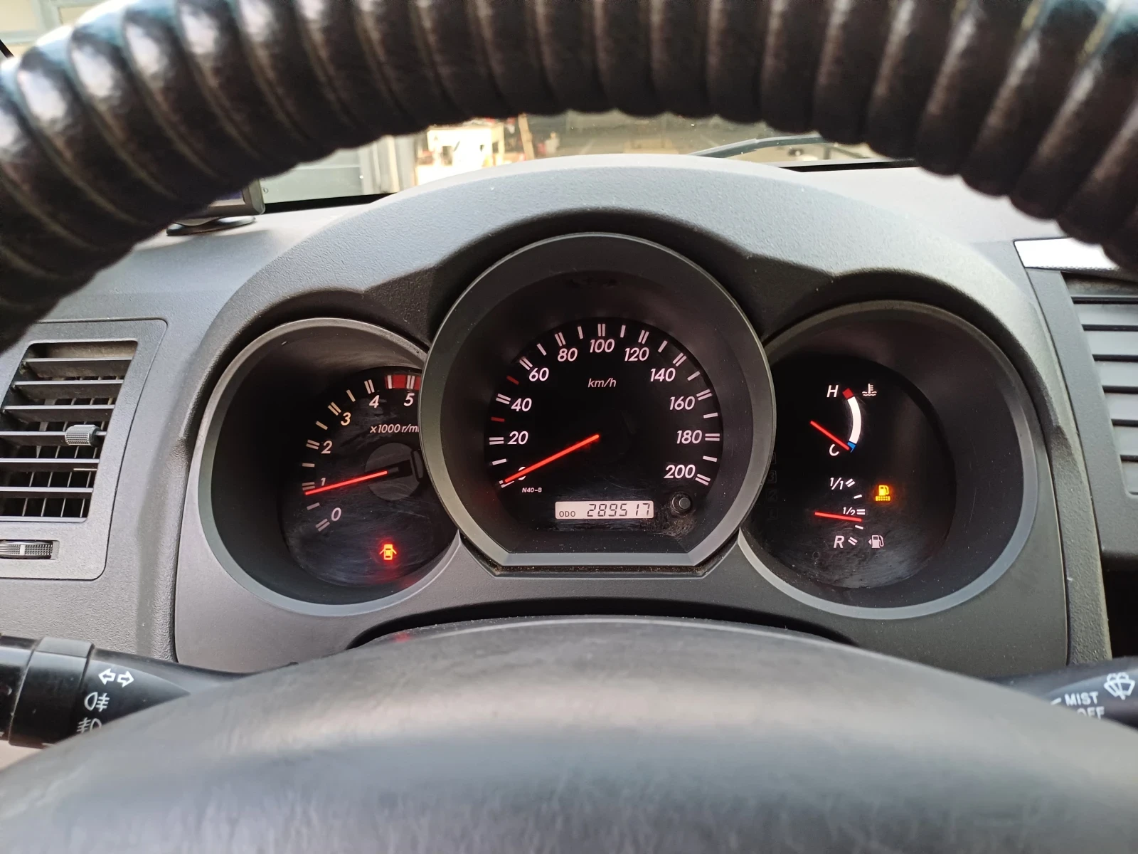 Toyota Hilux 3.0 D4D 171 Автоматик - изображение 9