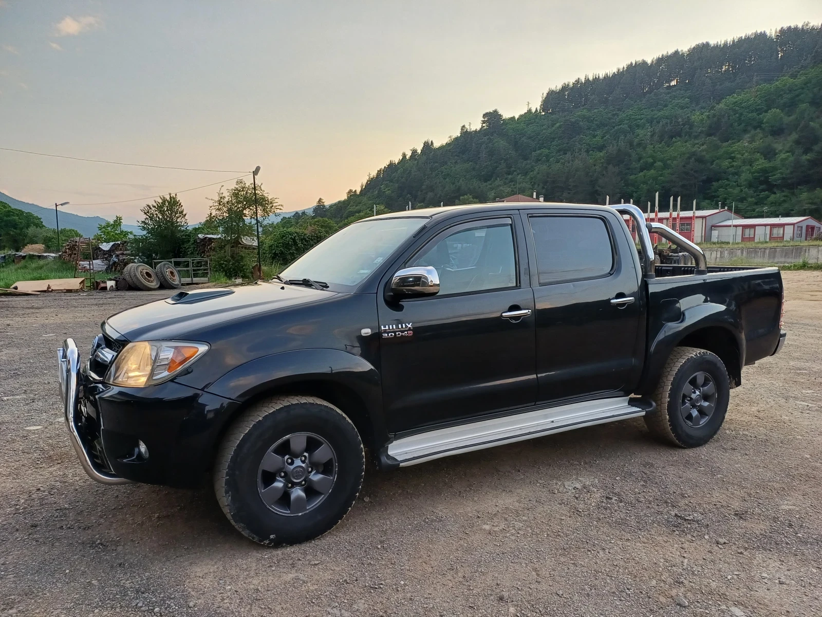 Toyota Hilux 3.0 D4D 171 Автоматик - изображение 3