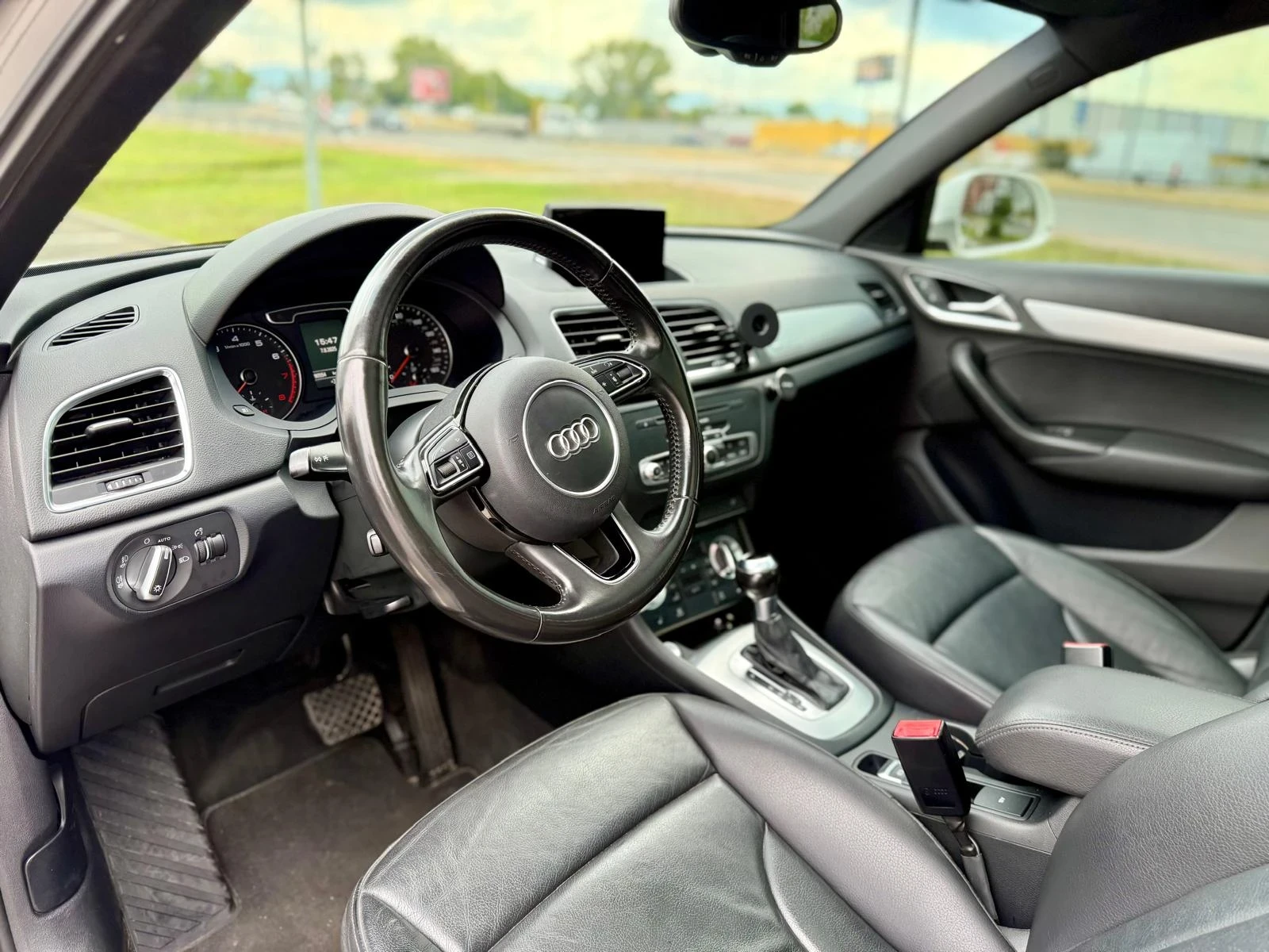 Audi Q3 2.0i - изображение 9