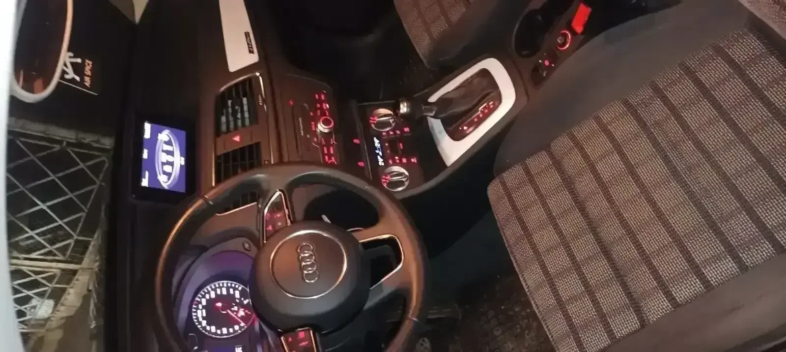 Audi Q3, снимка 8 - Автомобили и джипове - 55588897