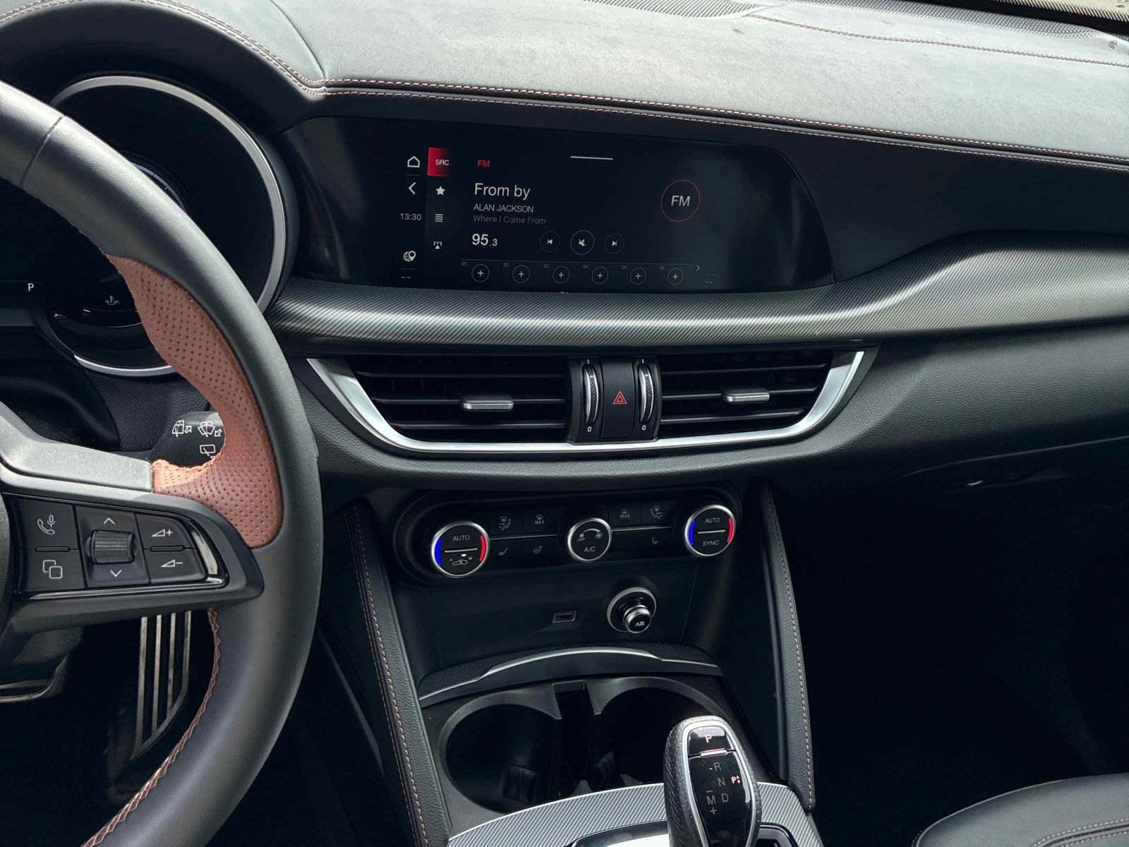 Alfa Romeo Stelvio * Intensa * АВТОКРЕДИТ БЕЗ ПЪРВОНАЧАЛНА ВНОСКА* , снимка 9 - Автомобили и джипове - 56064483