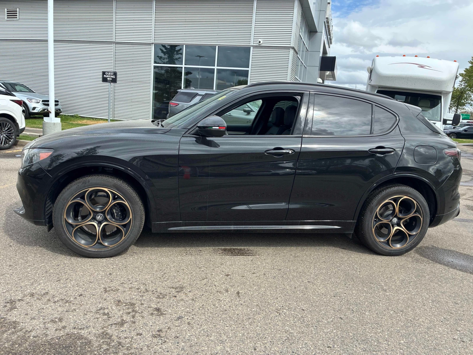 Alfa Romeo Stelvio * Intensa * АВТОКРЕДИТ БЕЗ ПЪРВОНАЧАЛНА ВНОСКА* , снимка 2 - Автомобили и джипове - 56064483