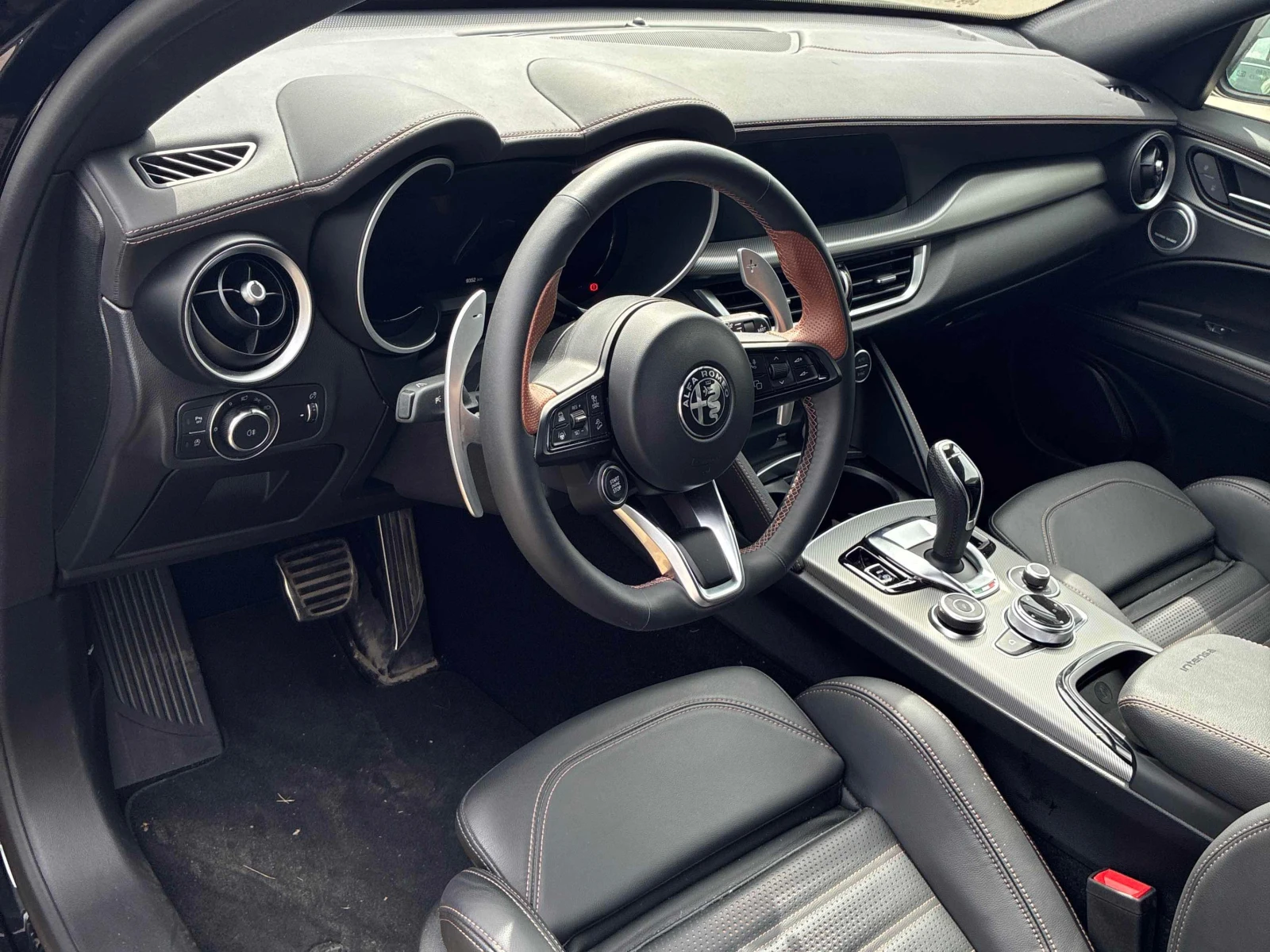 Alfa Romeo Stelvio * Intensa * АВТОКРЕДИТ БЕЗ ПЪРВОНАЧАЛНА ВНОСКА* , снимка 5 - Автомобили и джипове - 56064483