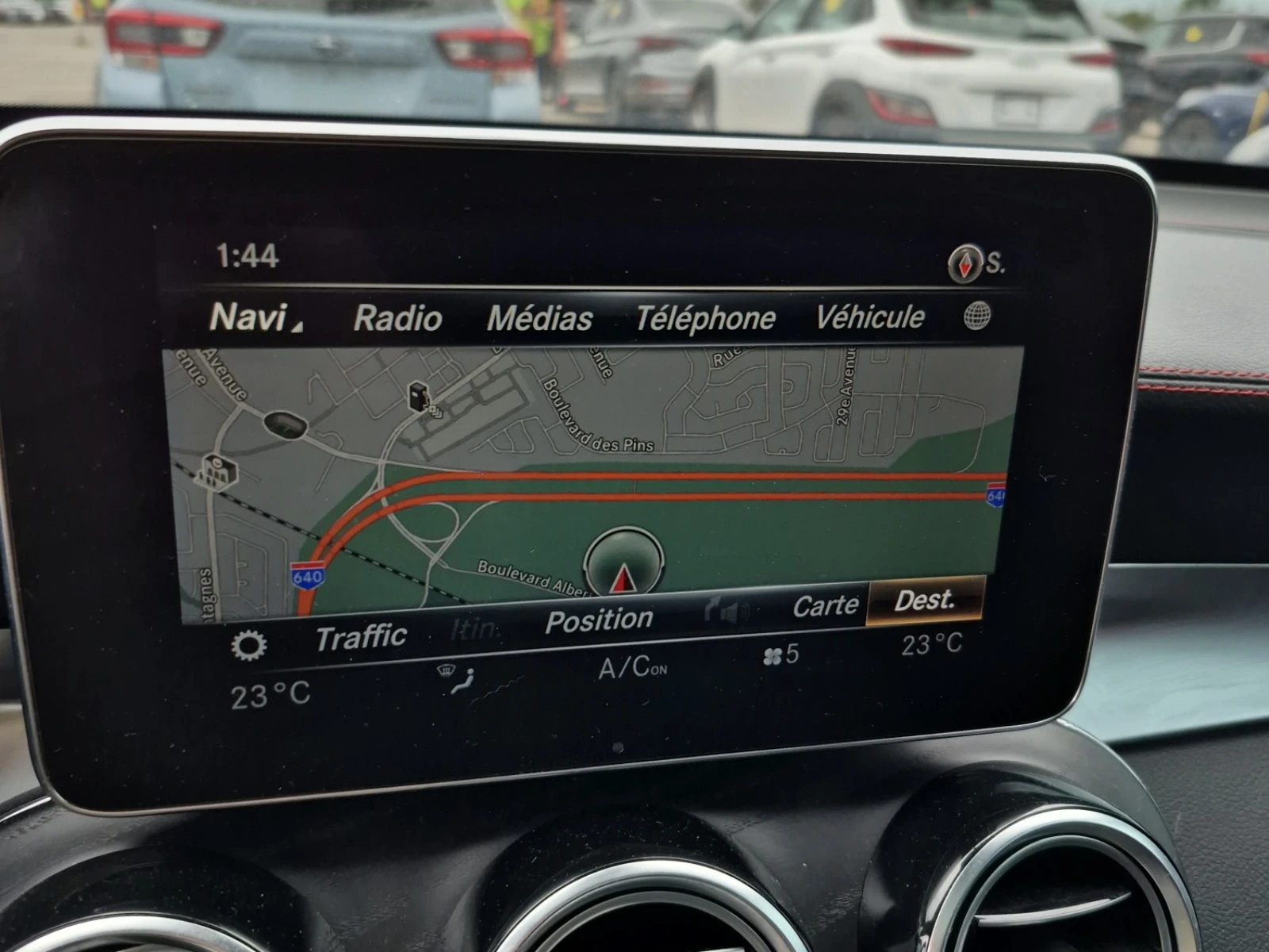 Mercedes-Benz GLC 43 AMG CARFAХ/360 КАМ/ПОДГРЕВ/ПАМЕТ/ПАНОРАМА, снимка 11 - Автомобили и джипове - 56122844