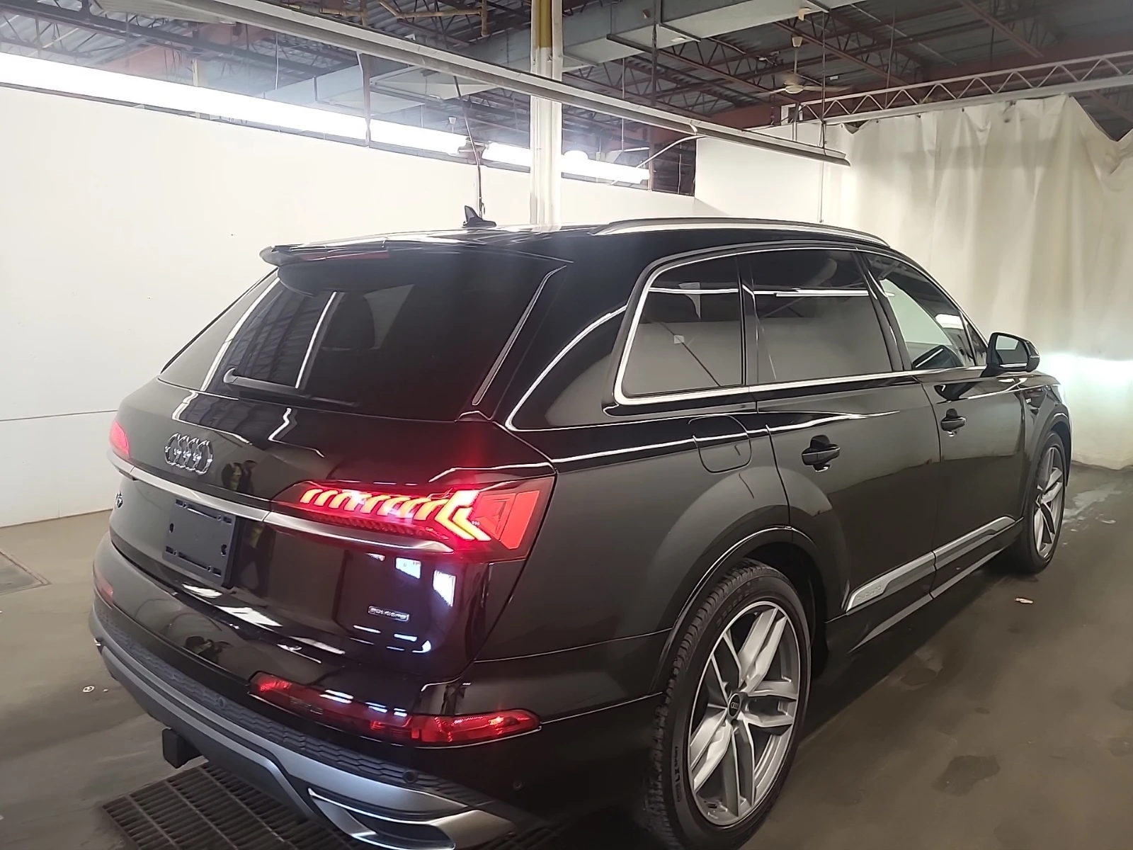 Audi Q7 Technik 55 TFSI quattro | HUD | 7 места, снимка 3 - Автомобили и джипове - 56225311