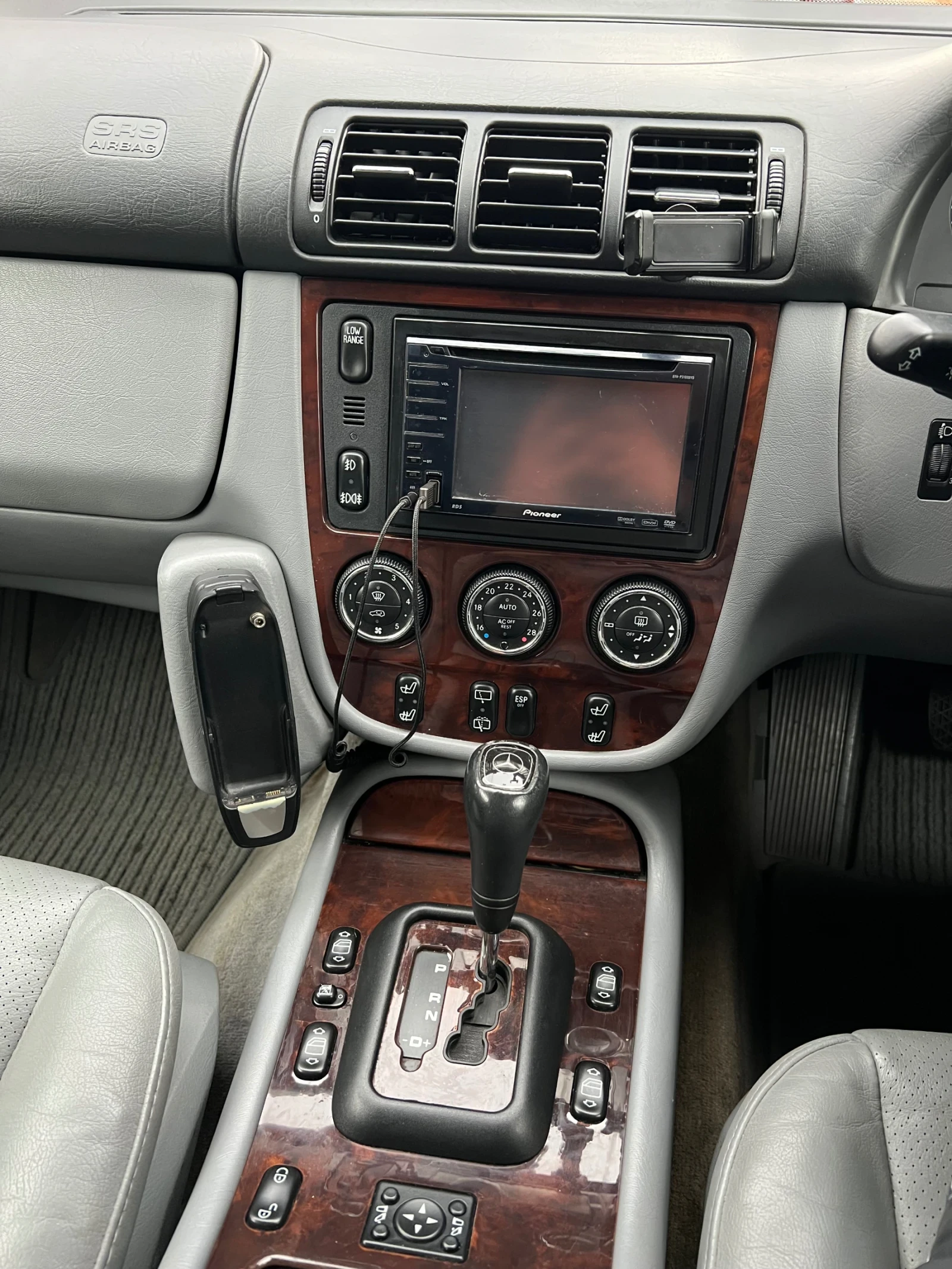 Mercedes-Benz ML 270 2.7 CDI- ML 270 CDI, снимка 11 - Автомобили и джипове - 56736352