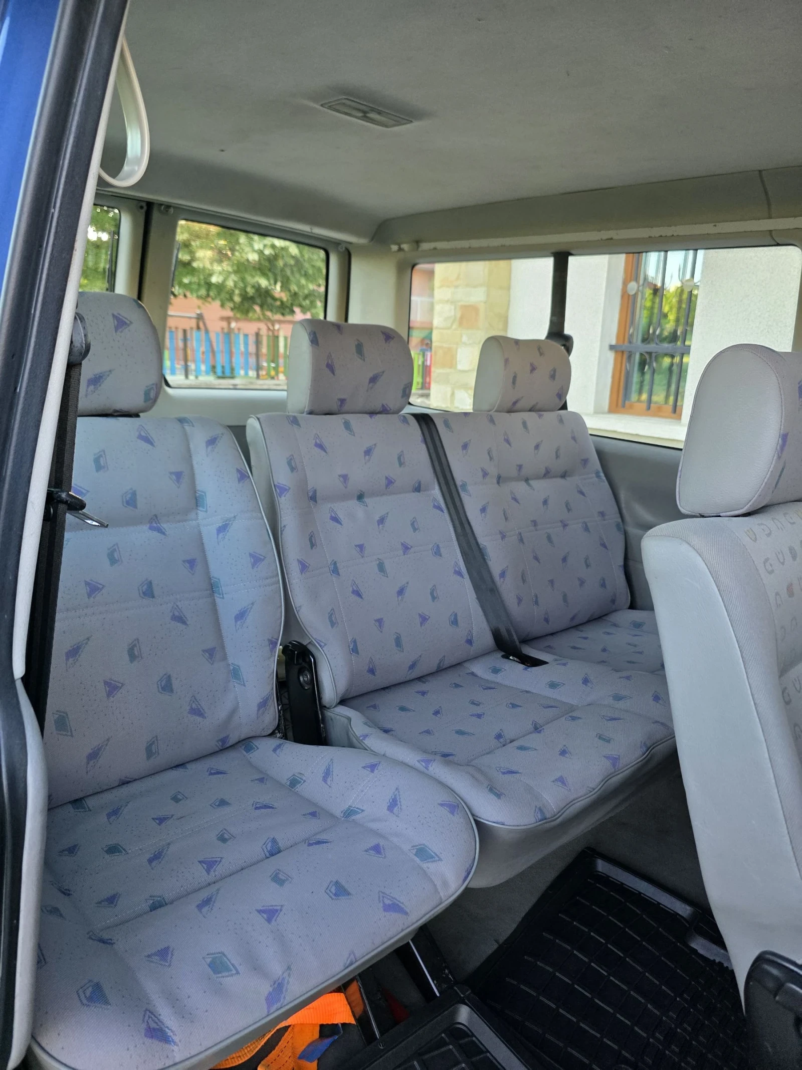 VW Caravelle 2, 5 TDI 9-местен климатик 102, снимка 10 - Бусове и автобуси - 55284595