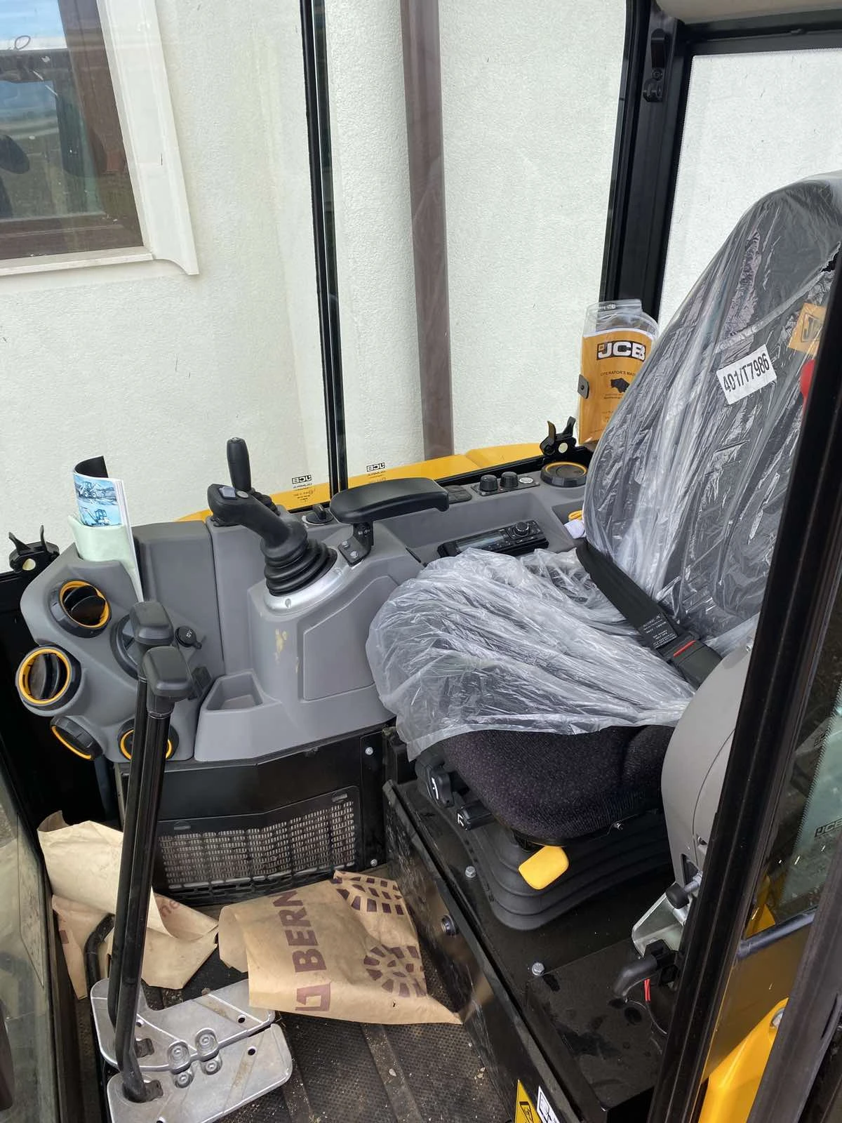 Багер JCB 35Z-1 - изображение 9