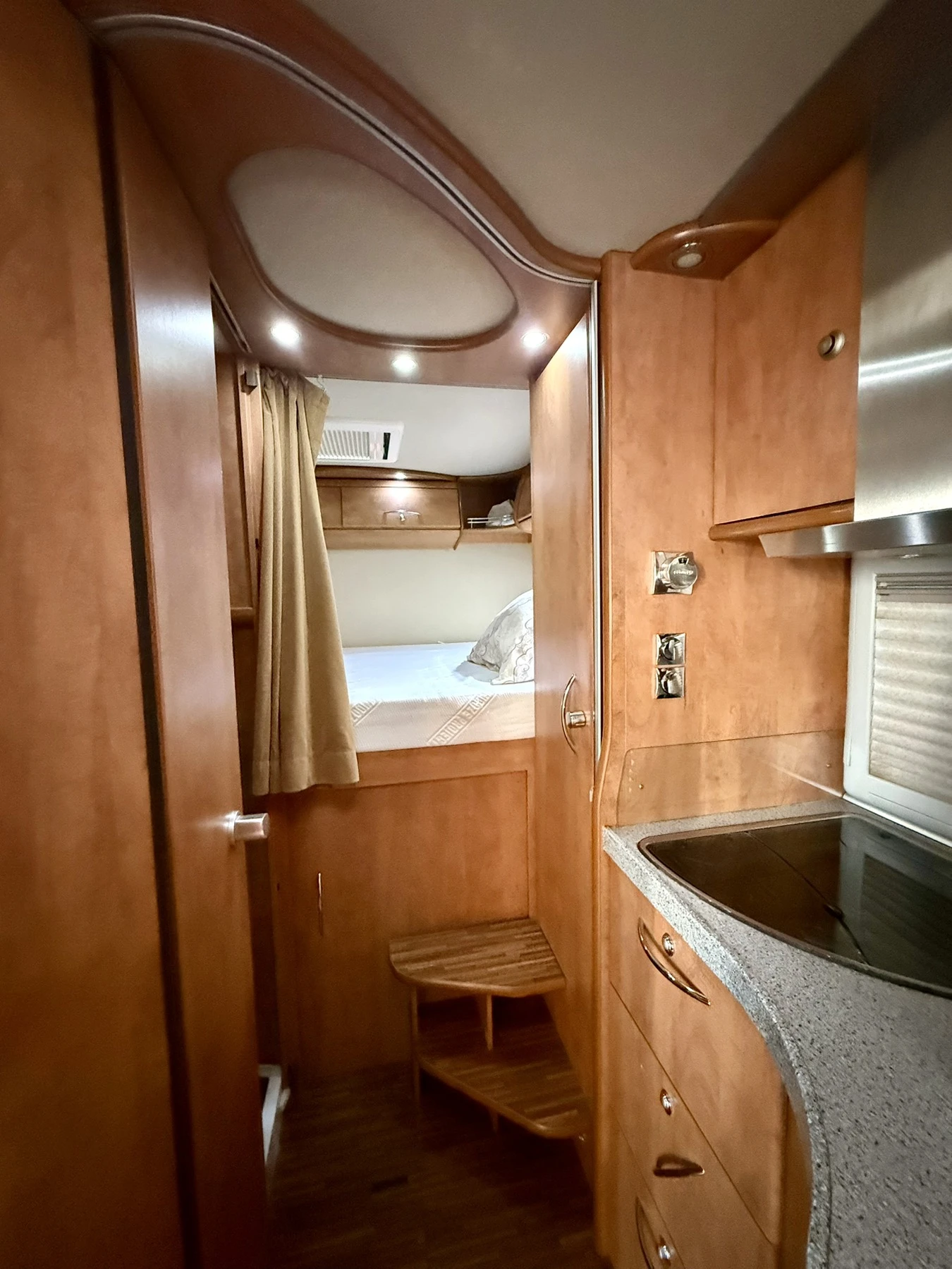 Кемпер Fiat  Carthago Chic C-Line, снимка 7 - Каравани и кемпери - 55705237