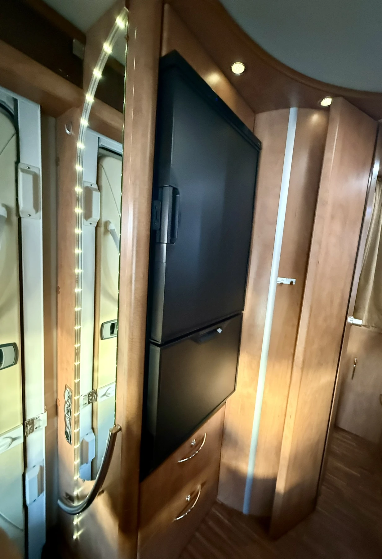 Кемпер Fiat  Carthago Chic C-Line, снимка 12 - Каравани и кемпери - 55705237