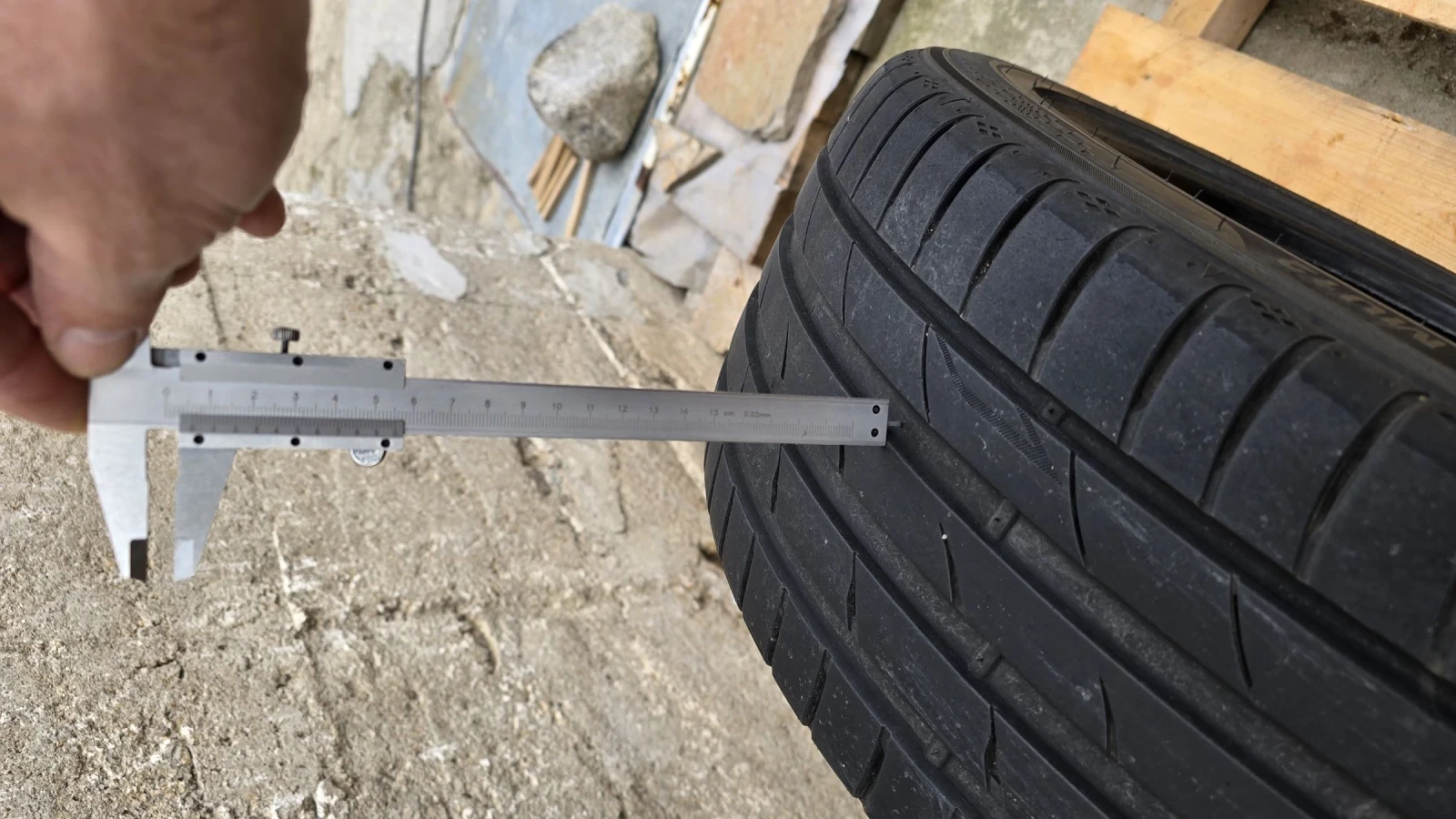 Гуми Летни 235/45R17, снимка 4 - Гуми и джанти - 54348793