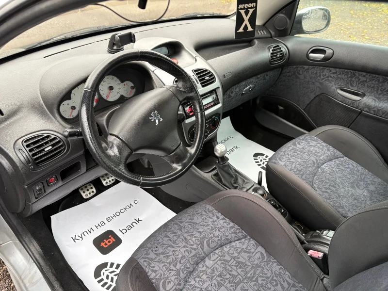 Peugeot 206 Кабрио 1.6i 150.000km, ОБСЛУЖЕН, 2 КОМПЛЕКТА ГУМИ , снимка 5 - Автомобили и джипове - 52664384