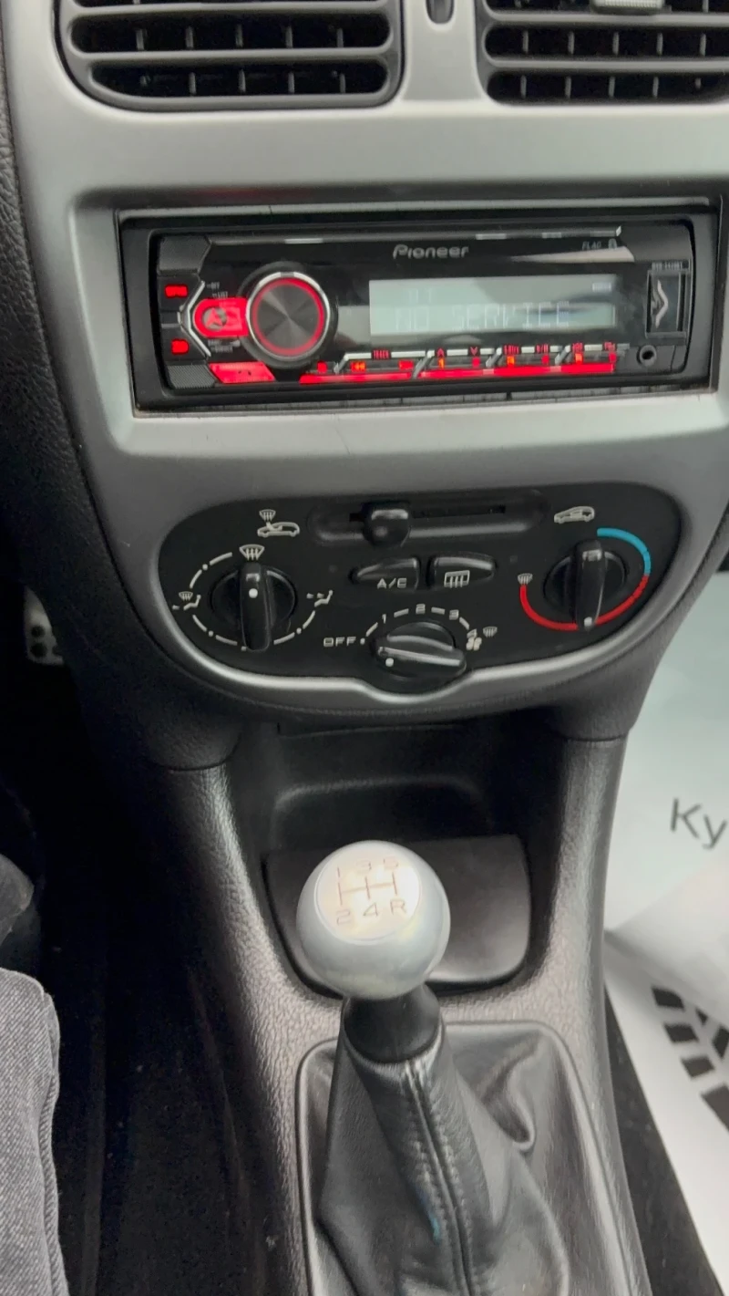 Peugeot 206 Кабрио 1.6i 150.000km, ОБСЛУЖЕН, 2 КОМПЛЕКТА ГУМИ , снимка 7 - Автомобили и джипове - 52664384