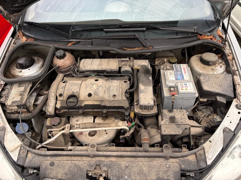 Peugeot 206 Кабрио 1.6i 150.000km, ОБСЛУЖЕН, 2 КОМПЛЕКТА ГУМИ , снимка 8 - Автомобили и джипове - 52664384