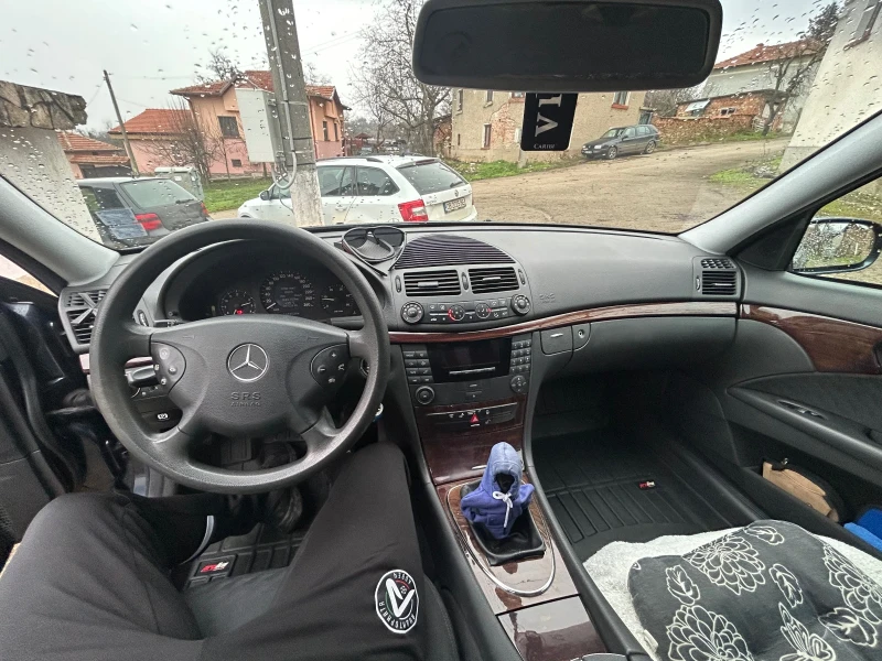 Mercedes-Benz E 220, снимка 7 - Автомобили и джипове - 52973660