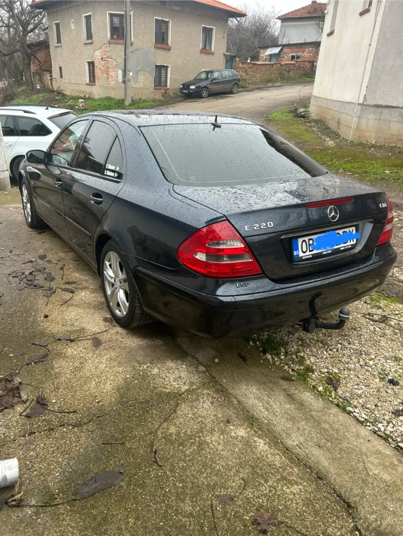Mercedes-Benz E 220, снимка 3 - Автомобили и джипове - 52973660