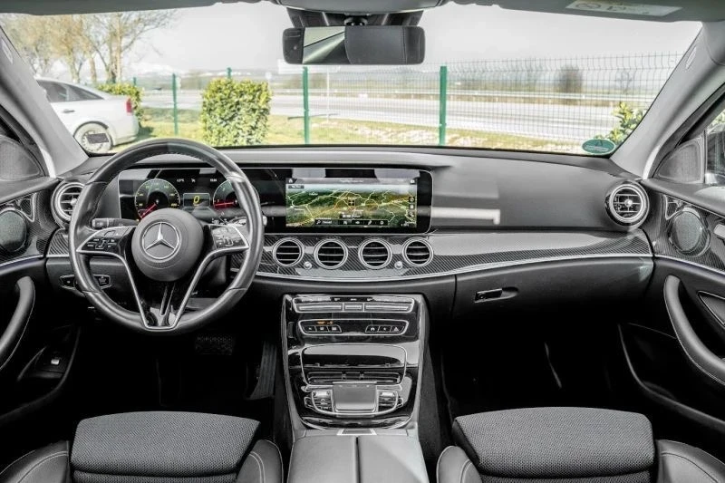 Mercedes-Benz E 220 AMG OPTICA, снимка 9 - Автомобили и джипове - 54401907