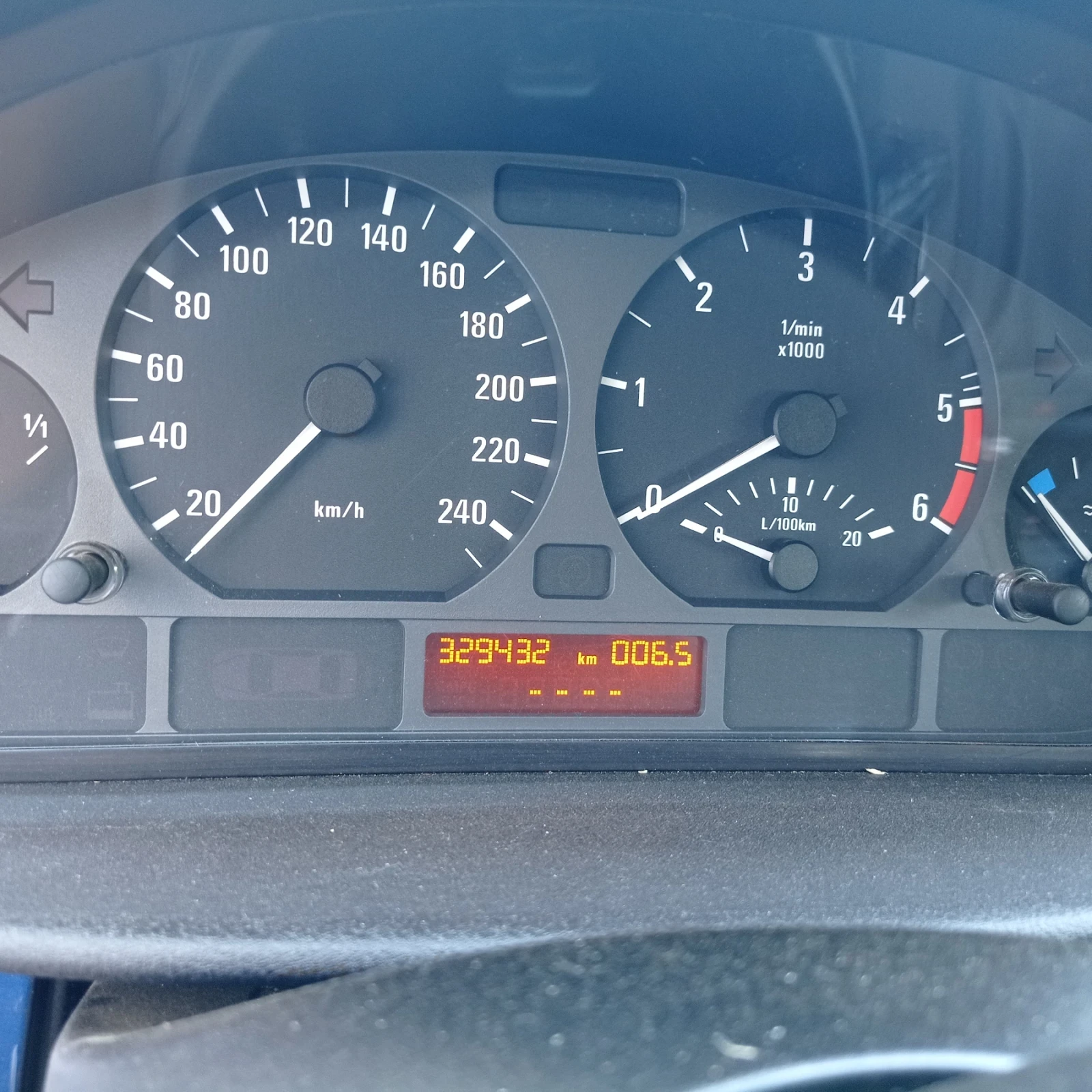 BMW 320  - изображение 8