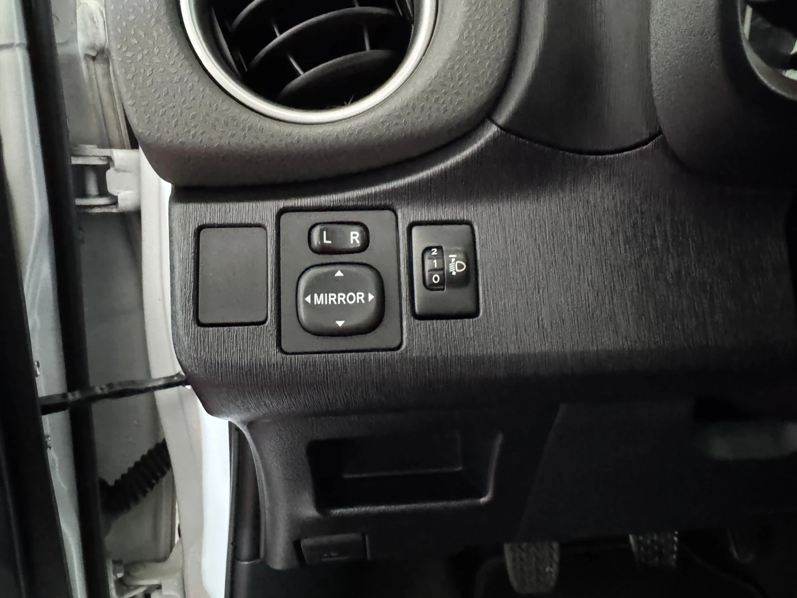 Toyota Yaris 1.0 i - / /  | Mobile.bg   13