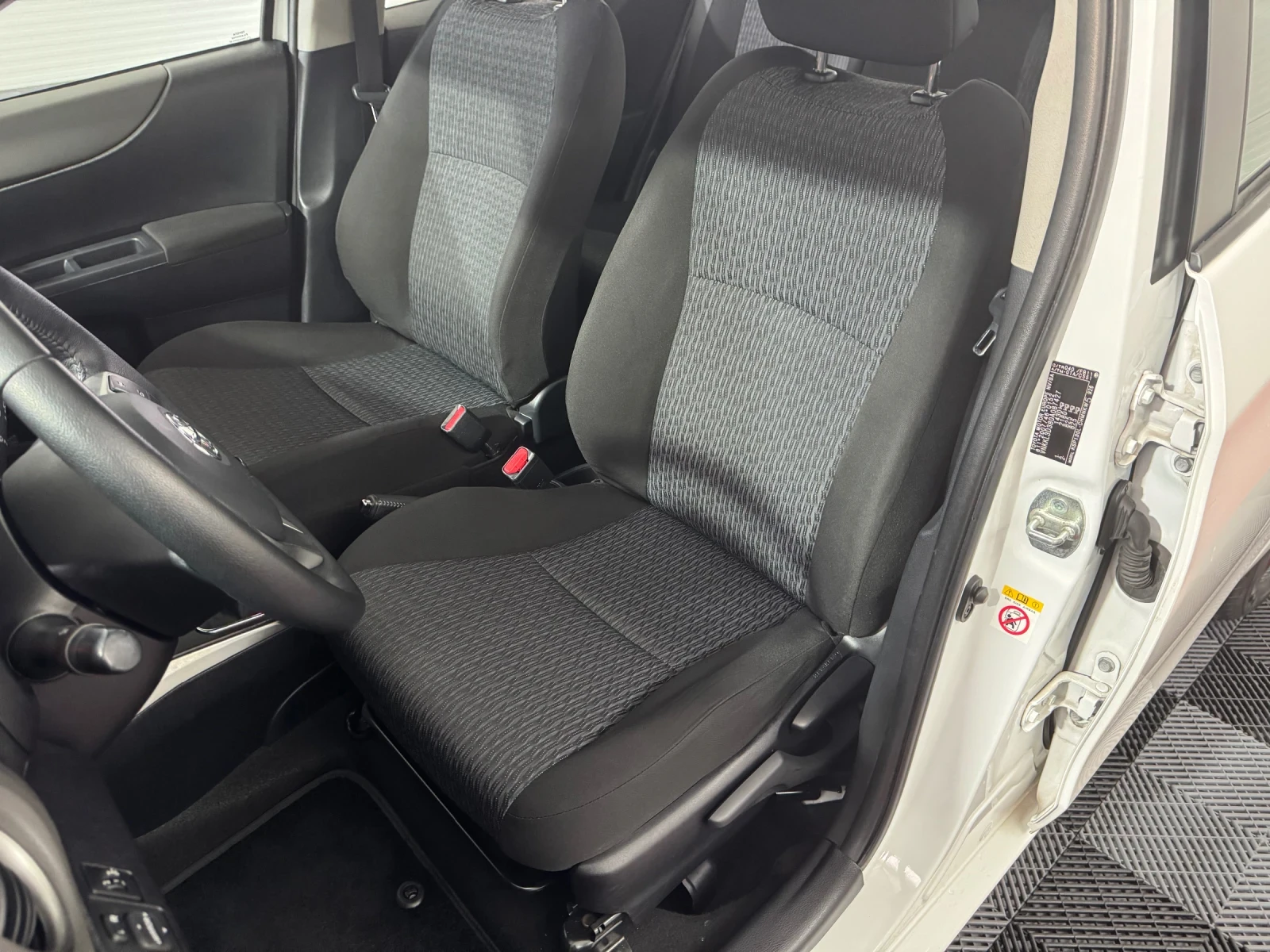 Toyota Yaris 1.0 i - / /  | Mobile.bg   14