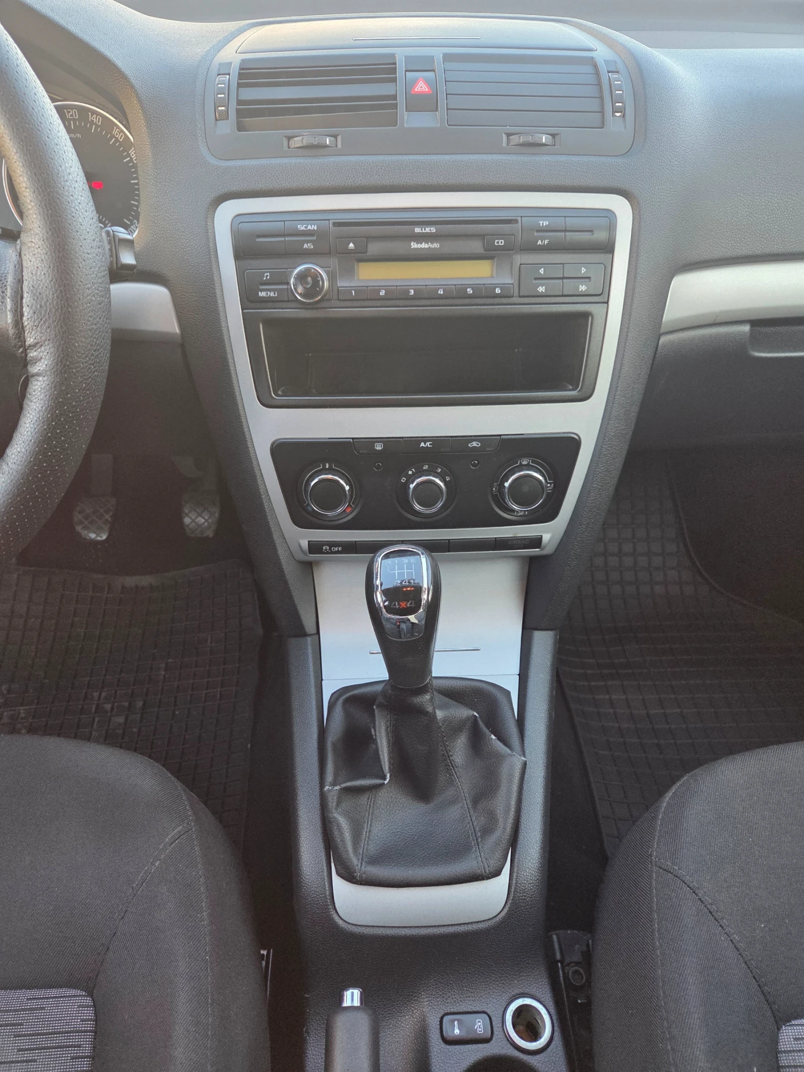 Skoda Octavia 1.6 tdi 4x4 105 k.c - изображение 8