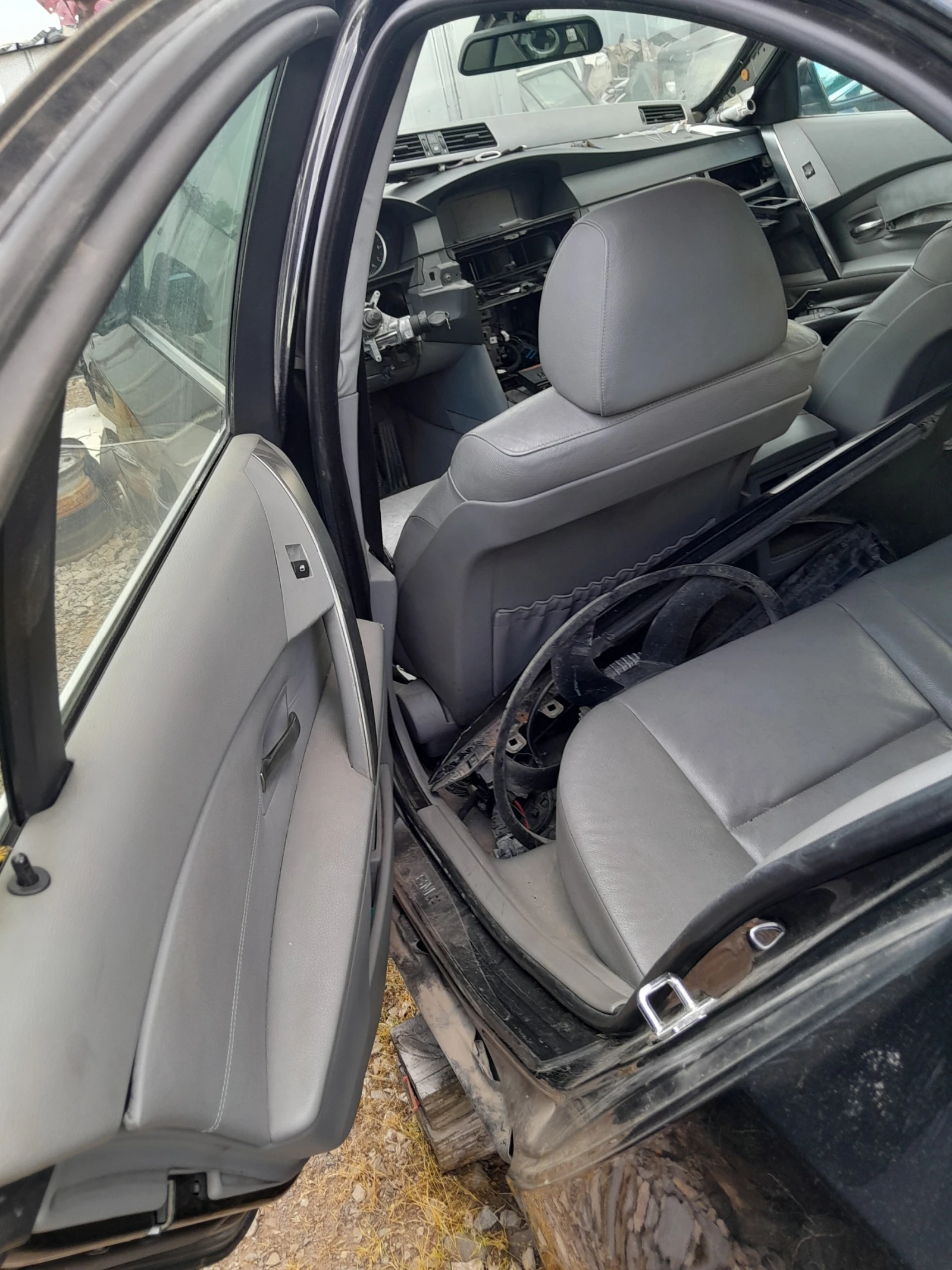BMW 525 2.2 Бензин , снимка 11 - Автомобили и джипове - 52893612