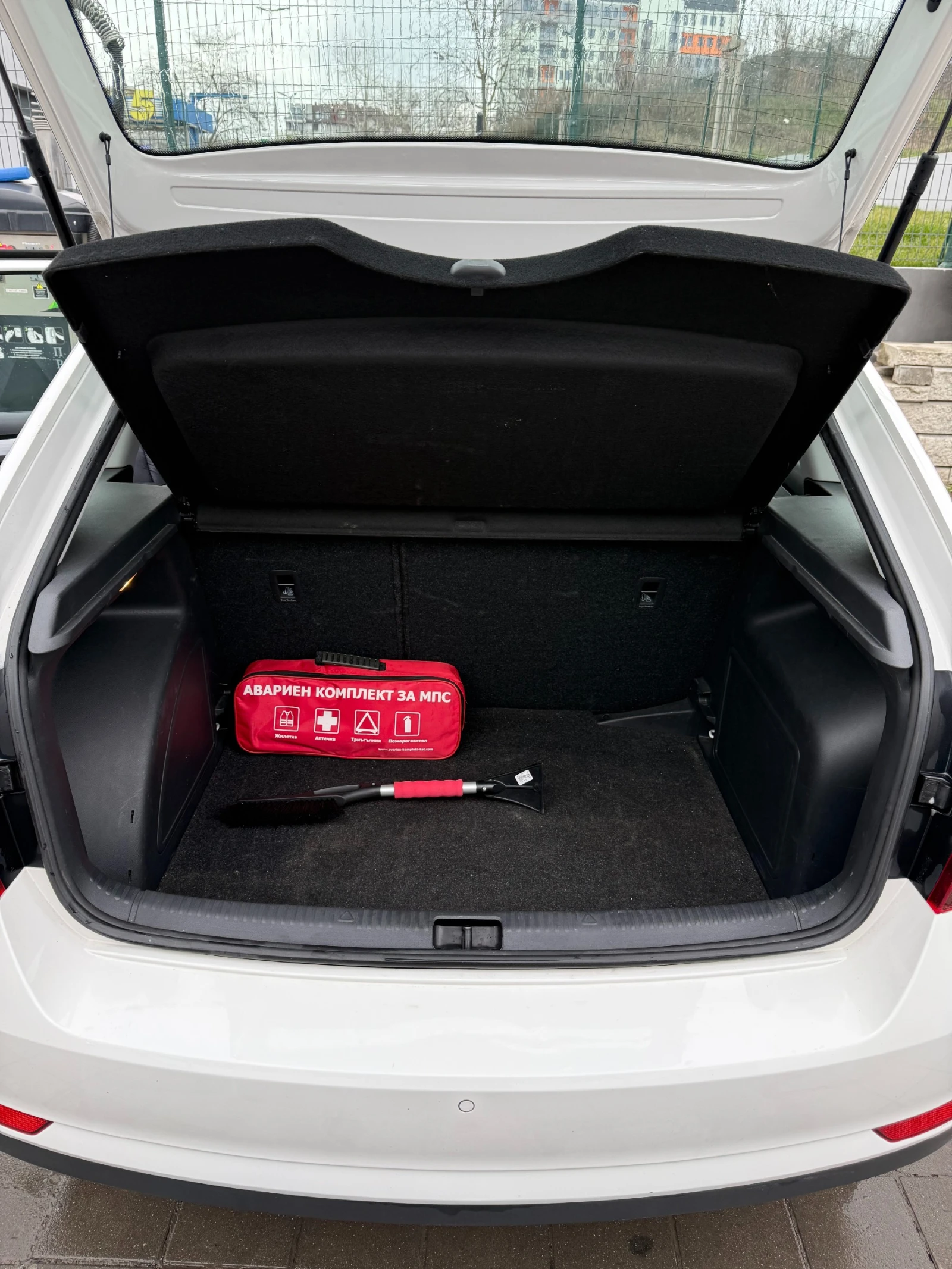 Skoda Rapid 1.0 TSI Spaceback, снимка 11 - Автомобили и джипове - 54013796