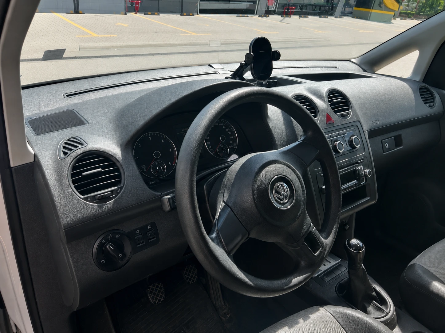 VW Caddy, снимка 4 - Автомобили и джипове - 54620351