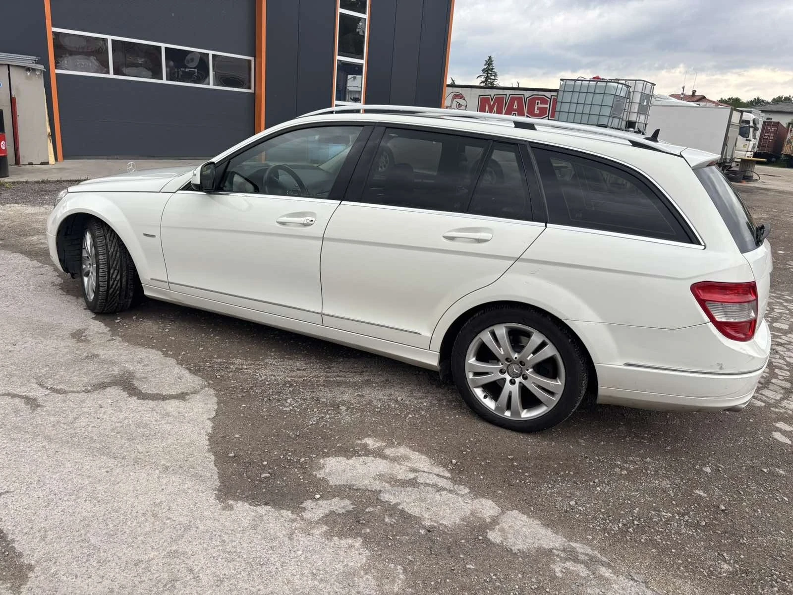 Mercedes-Benz C 220, снимка 5 - Автомобили и джипове - 54691257
