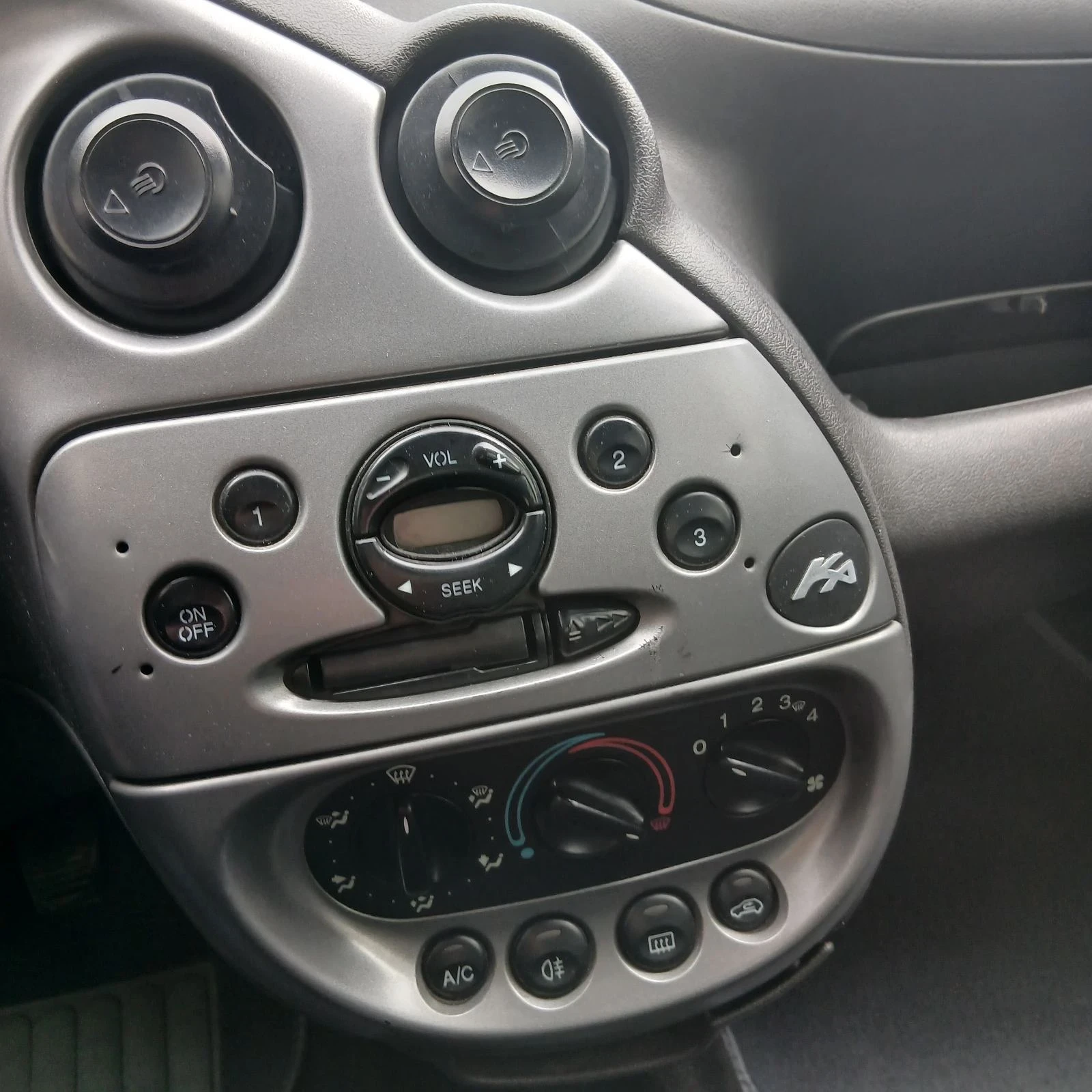 Ford Ka, снимка 10 - Автомобили и джипове - 54730170