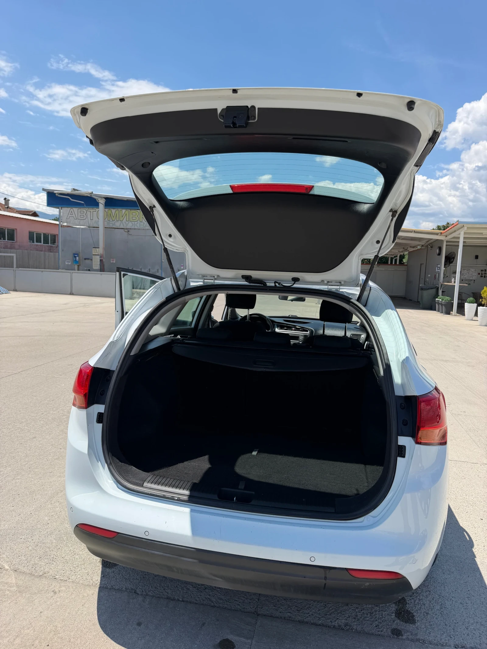 Kia Ceed 1.6 Diesel, снимка 8 - Автомобили и джипове - 54978875