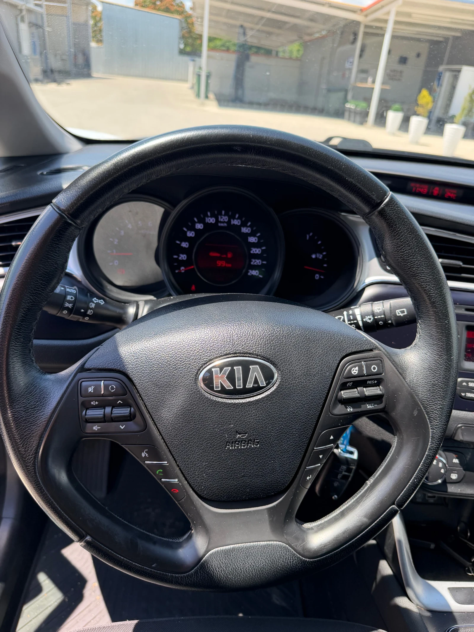 Kia Ceed 1.6 Diesel, снимка 12 - Автомобили и джипове - 54978875