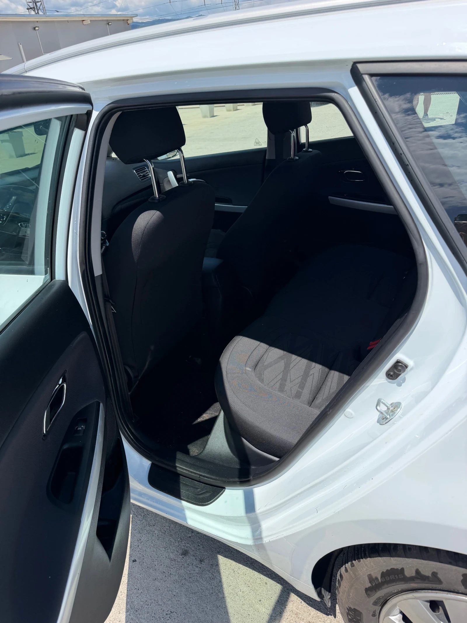Kia Ceed 1.6 Diesel, снимка 9 - Автомобили и джипове - 54978875