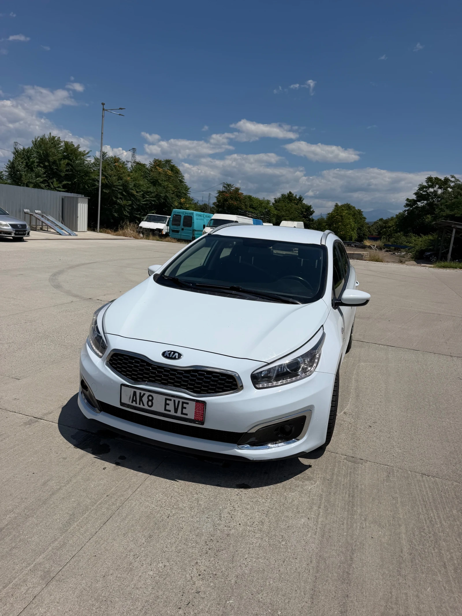 Kia Ceed 1.6 Diesel, снимка 3 - Автомобили и джипове - 54978875