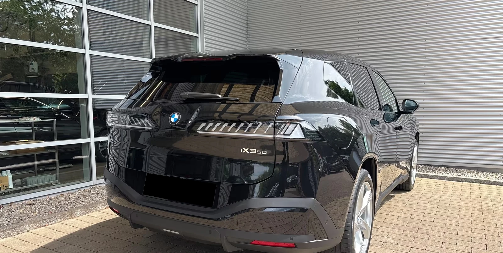 BMW iX3 50 / xDRIVE / H&K / HUD / PANORAMIC VISION, снимка 3 - Автомобили и джипове - 55464893