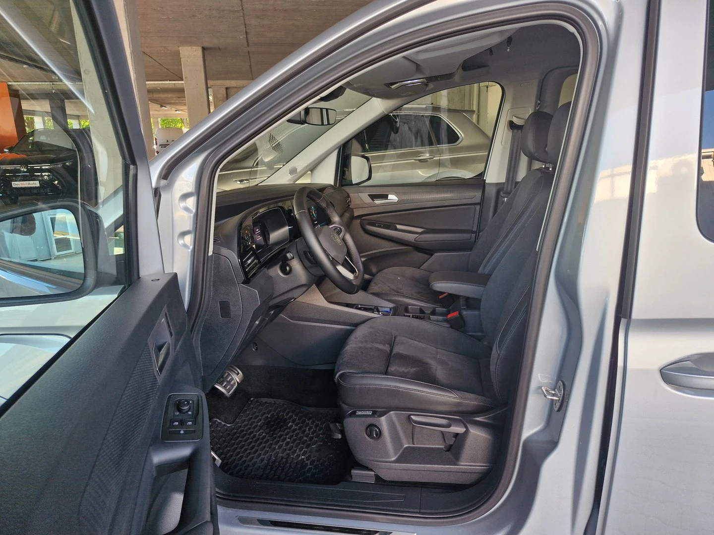 VW Caddy, снимка 5 - Автомобили и джипове - 56422481