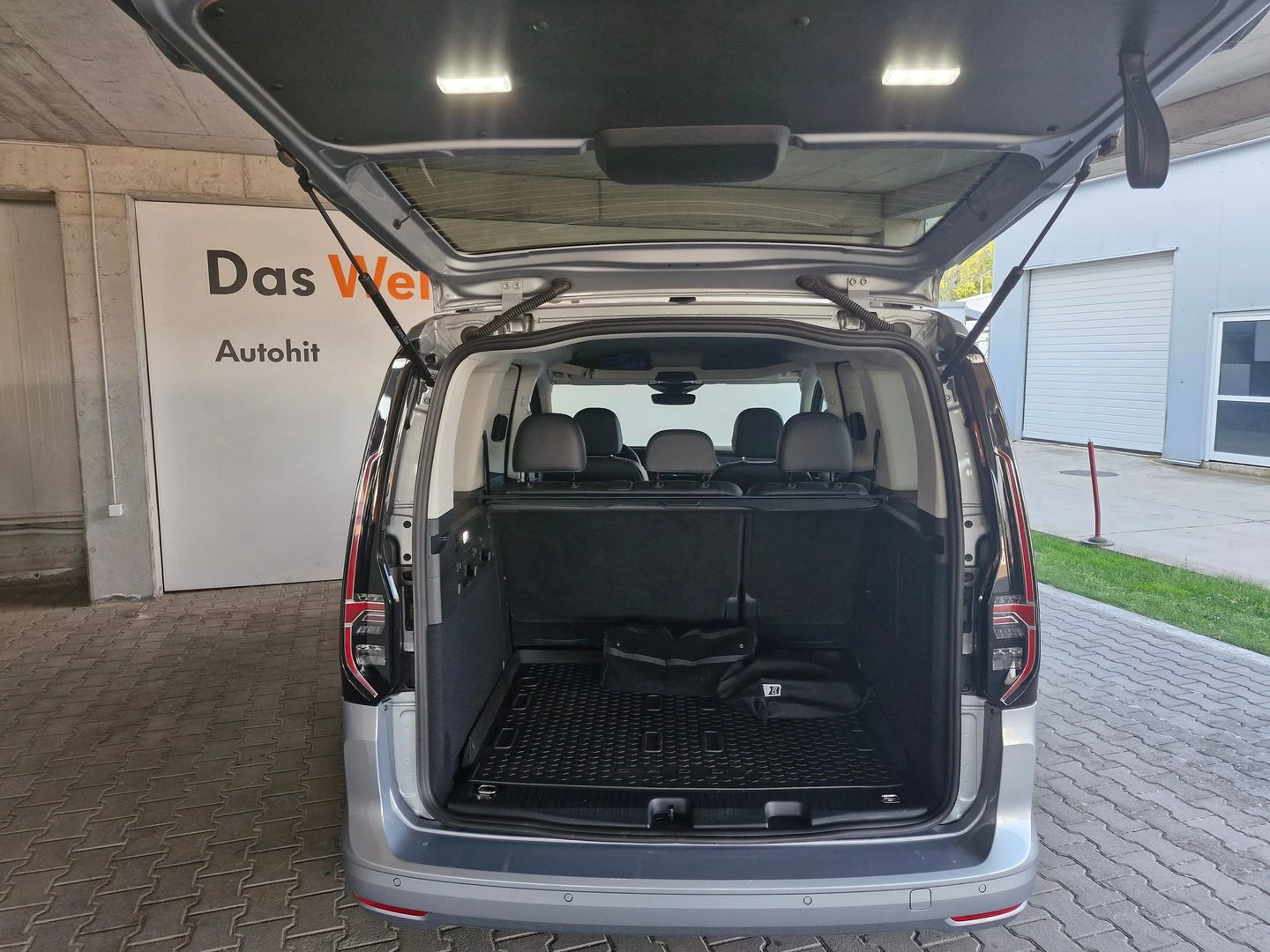 VW Caddy, снимка 9 - Автомобили и джипове - 56422481