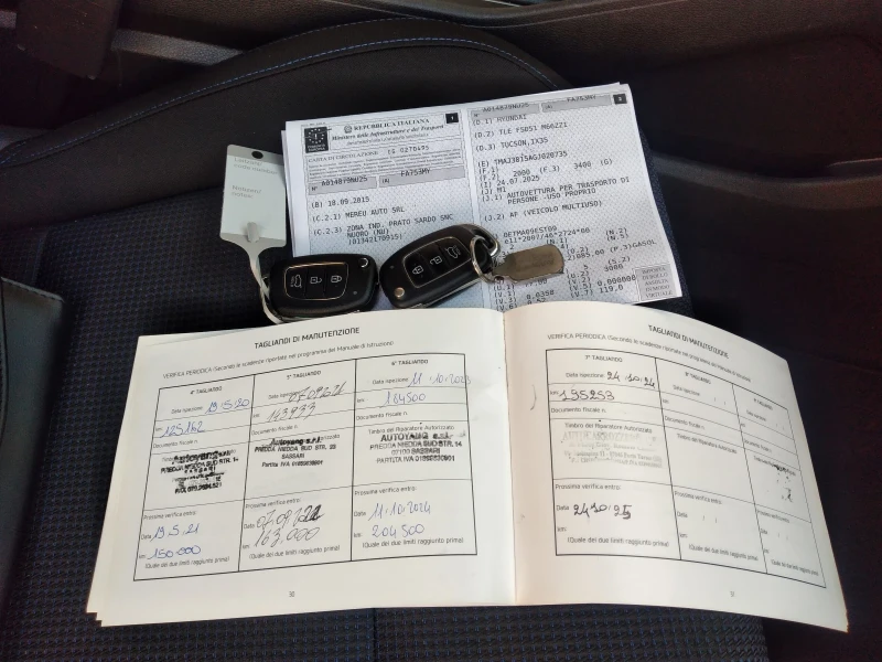 Hyundai Tucson 1.7CRDI EURO 6B топ, снимка 11 - Автомобили и джипове - 51605354