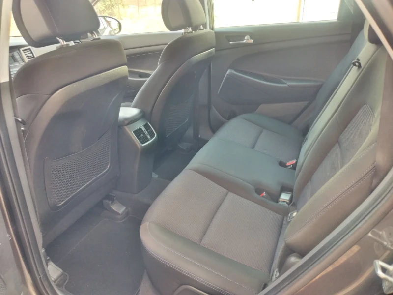 Hyundai Tucson 1.7CRDI EURO 6B топ, снимка 6 - Автомобили и джипове - 51605354
