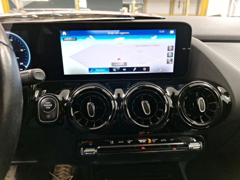 Mercedes-Benz GLA 180 d Business Solution, снимка 9 - Автомобили и джипове - 52771781