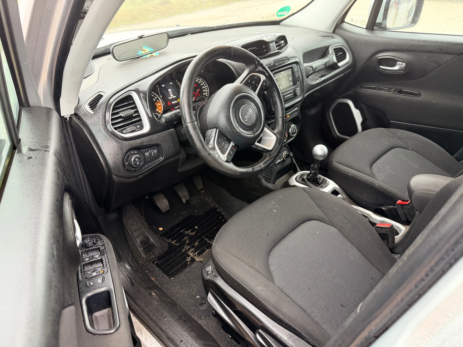 Jeep Renegade 1.6i - изображение 8
