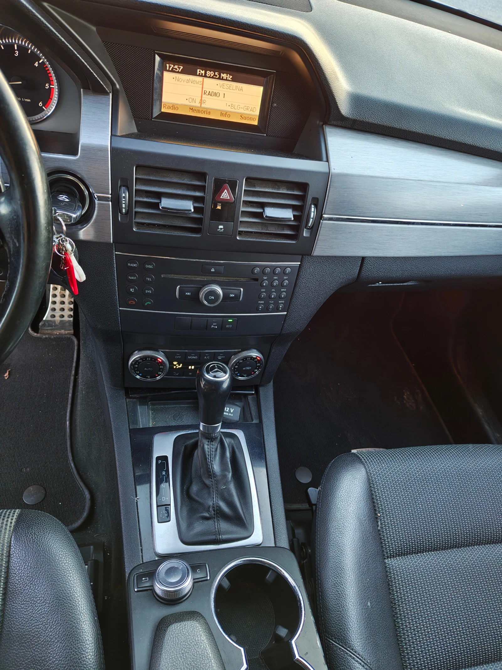 Mercedes-Benz GLK 2.2 D 4 МATIC, снимка 16 - Автомобили и джипове - 53728959