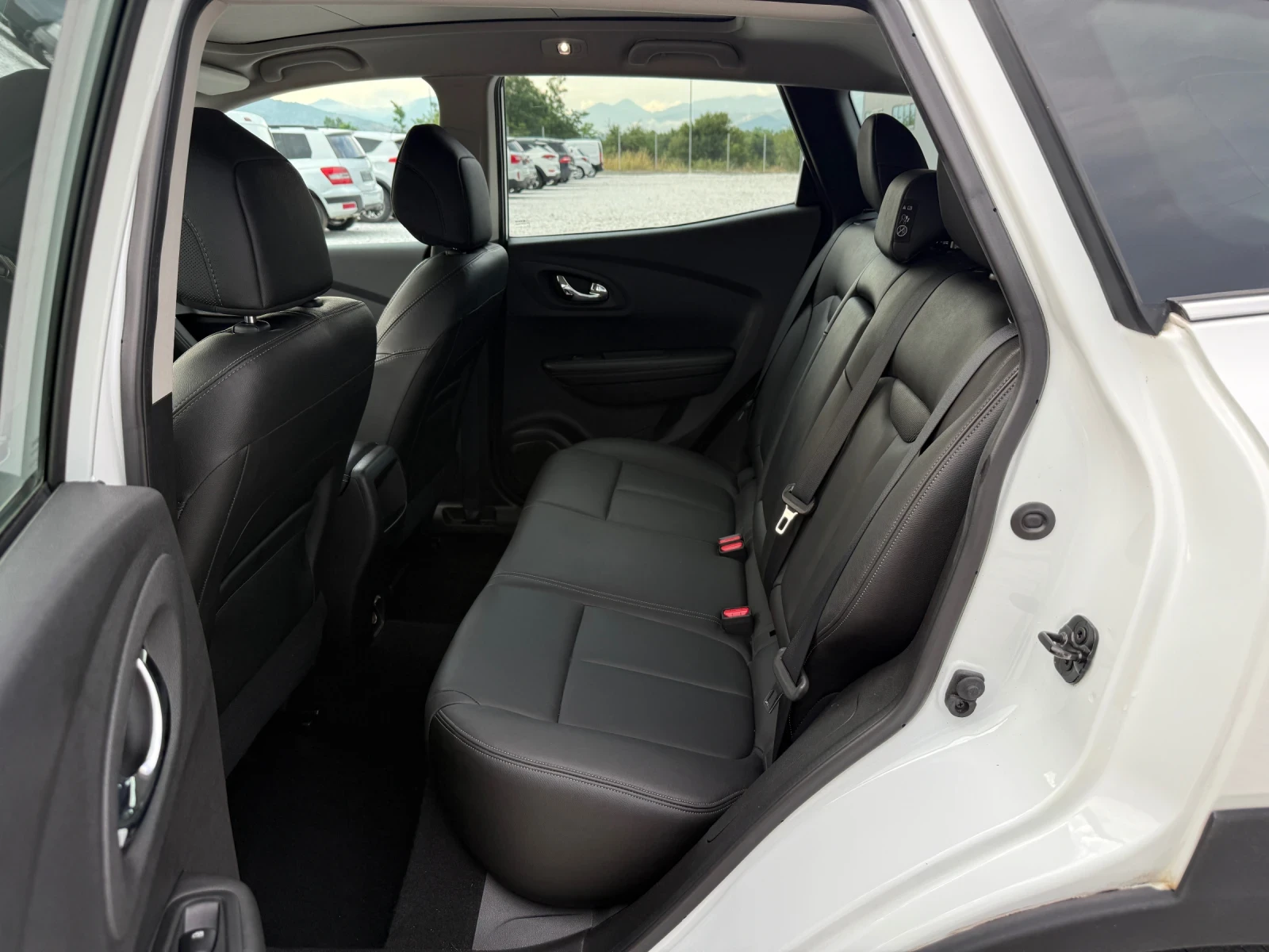 Renault Kadjar 1.6 DCI BOSE PANORAMA NAVI, снимка 12 - Автомобили и джипове - 55016187