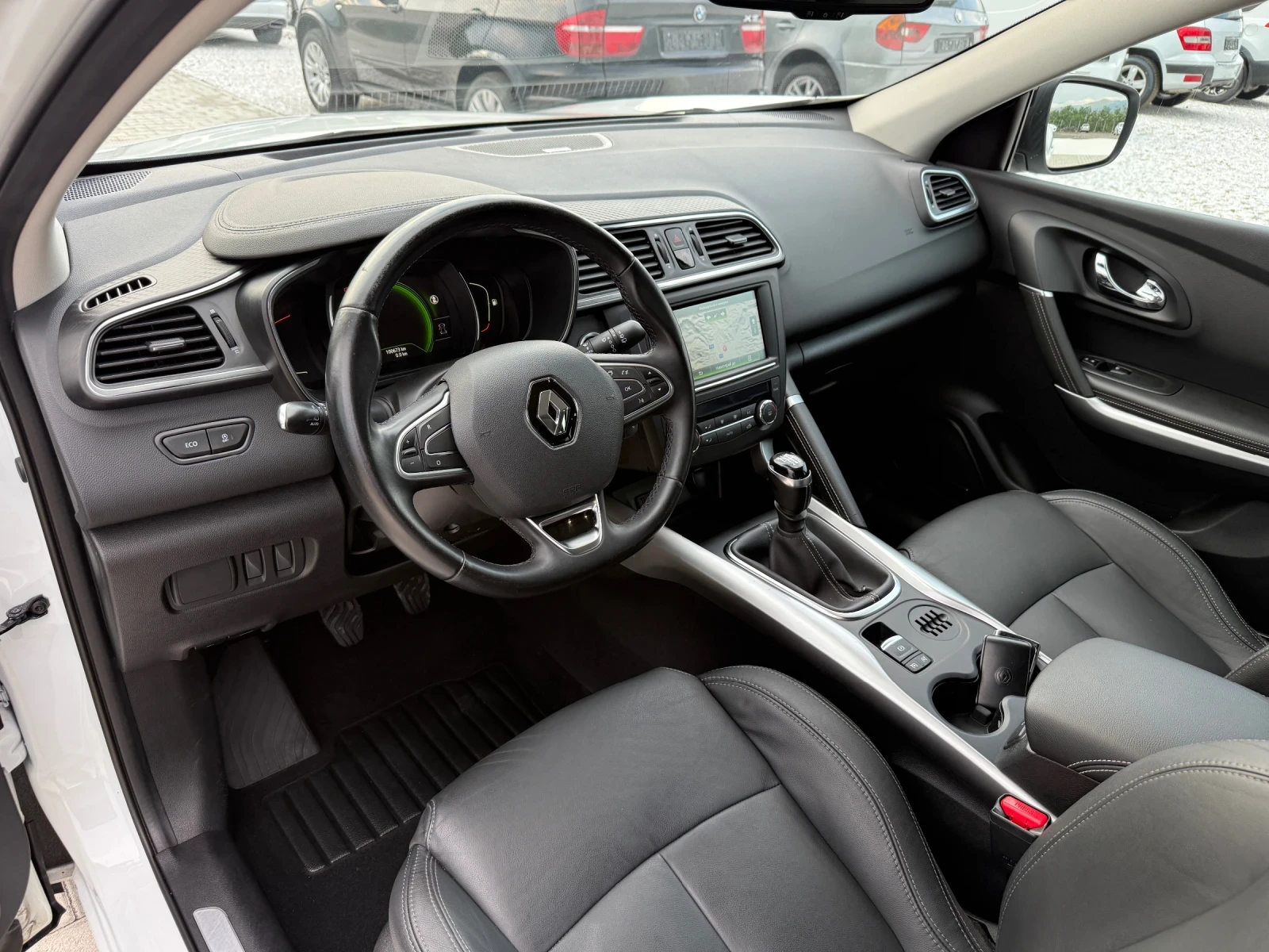 Renault Kadjar 1.6 DCI BOSE PANORAMA NAVI, снимка 10 - Автомобили и джипове - 55016187
