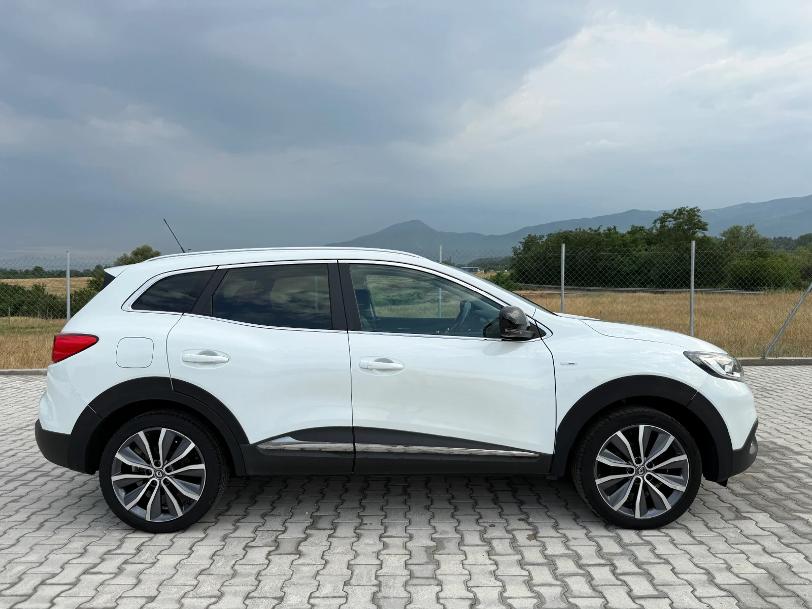 Renault Kadjar 1.6 DCI BOSE PANORAMA NAVI, снимка 7 - Автомобили и джипове - 55016187