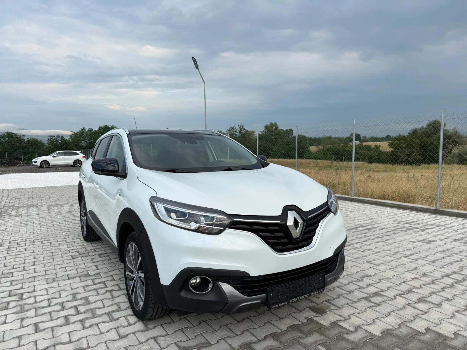 Renault Kadjar 1.6 DCI BOSE PANORAMA NAVI, снимка 8 - Автомобили и джипове - 55016187